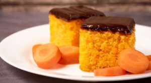 Bolo de Cenoura com Calda Crocante de Chocolate